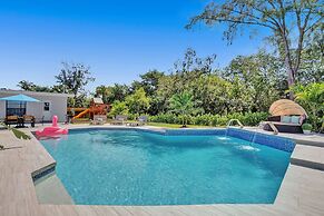 7 Br Home with Pool Gameroom & Soccer