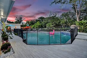 7 Br Home with Pool Gameroom & Soccer