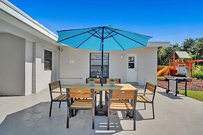 7 Br Home with Pool Gameroom & Soccer
