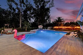 7 Br Home with Pool Gameroom & Soccer