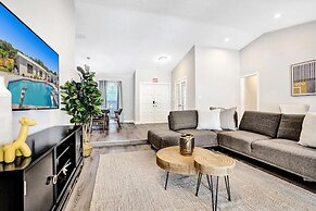 7 Br Home with Pool Gameroom & Soccer