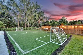 7 Br Home with Pool Gameroom & Soccer