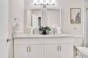 7 Br Home with Pool Gameroom & Soccer