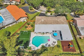 7 Br Home with Pool Gameroom & Soccer