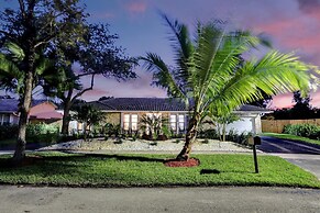 7 Br Home with Pool Gameroom & Soccer