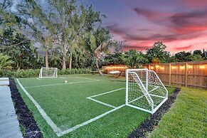 7 Br Home with Pool Gameroom & Soccer