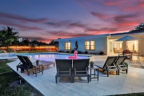 7 Br Home with Pool Gameroom & Soccer