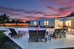 7 Br Home with Pool Gameroom & Soccer