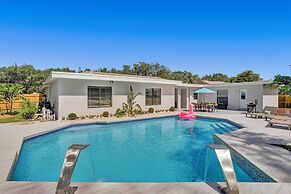 7 Br Home with Pool Gameroom & Soccer