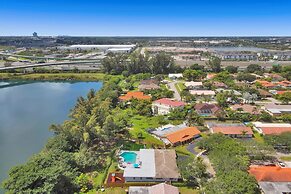 7 Br Home with Pool Gameroom & Soccer