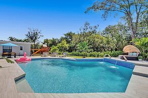 7 Br Home with Pool Gameroom & Soccer