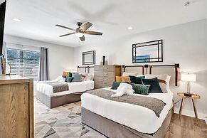 7 Br Home with Pool Gameroom & Soccer