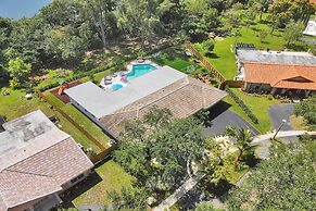 7 Br Home with Pool Gameroom & Soccer