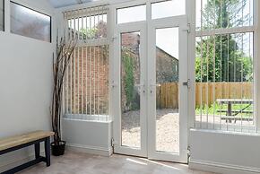 Wainfleet Skegness House by Paymán Club