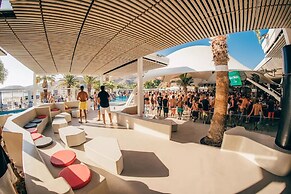 FarOut BeachClub - Rooms & Camping