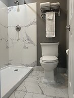 ROYAL MOTEL TRACY LLC