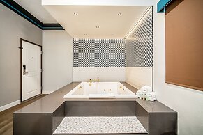 Aspire Inn Studios & Spas