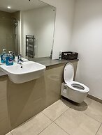 STUNNING 2 BED APARTMENT WITH PARKING