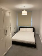 STUNNING 2 BED APARTMENT WITH PARKING