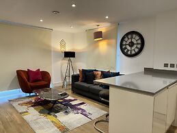 STUNNING 2 BED APARTMENT WITH PARKING