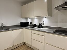 STUNNING 2 BED APARTMENT WITH PARKING