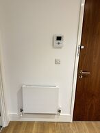 STUNNING 2 BED APARTMENT WITH PARKING