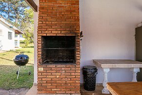 Sítio com piscina e lagoa particular