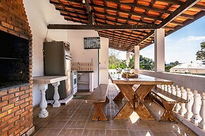 Sítio com piscina e lagoa particular