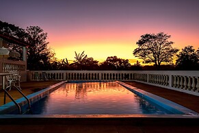 Sítio com piscina e lagoa particular