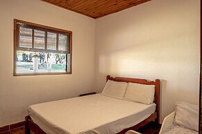 Sítio com piscina e lagoa particular