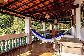 Sítio com piscina e lagoa particular