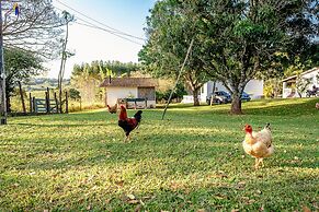 Sítio com piscina e lagoa particular