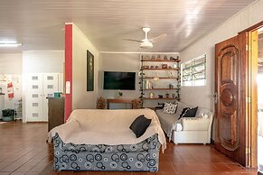 Sítio com piscina e lagoa particular