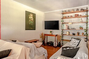 Sítio com piscina e lagoa particular