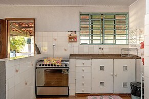 Sítio com piscina e lagoa particular