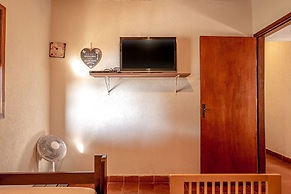 Sítio com piscina e lagoa particular