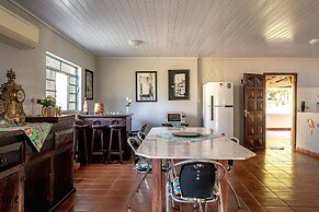 Sítio com piscina e lagoa particular