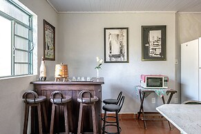 Sítio com piscina e lagoa particular