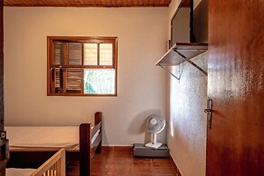 Sítio com piscina e lagoa particular