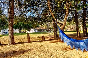 Sítio com piscina e lagoa particular