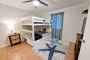 Castaways 2c 2 Bedroom Condo by RedAwning