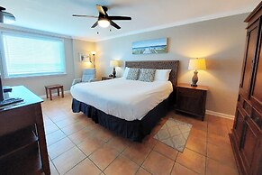 Castaways 2c 2 Bedroom Condo by RedAwning