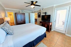 Castaways 2c 2 Bedroom Condo by RedAwning