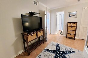 Castaways 2c 2 Bedroom Condo by RedAwning