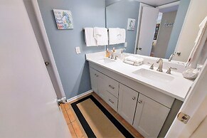 Castaways 2c 2 Bedroom Condo by RedAwning