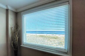 Castaways 2c 2 Bedroom Condo by RedAwning