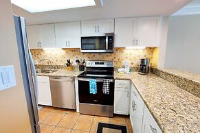 Castaways 2c 2 Bedroom Condo by RedAwning