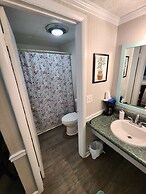 Gateway To The Breaks Motel