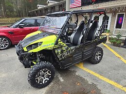 Gateway To The Breaks Motel