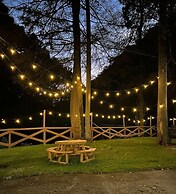 Gateway To The Breaks Motel